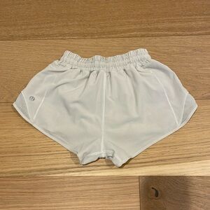 Lululemon hotty hot short low rise 2.5in